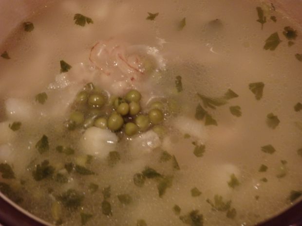 Zupa z zielonym groszkiem konserwowym