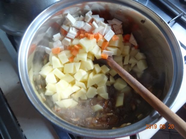 Zupa z ziemniakami i pieczarkami inaczej