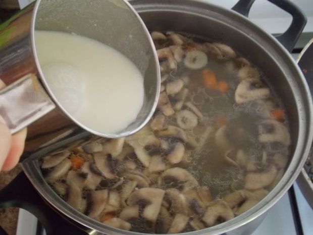 Zupa ze smażonymi pieczarkami