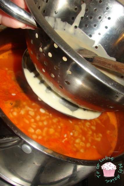 Zupa ze świeżych pomidorów z lanym ciastem