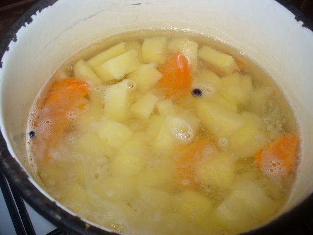 Zupa ziemniaczana na zasmażce z kapustą białą
