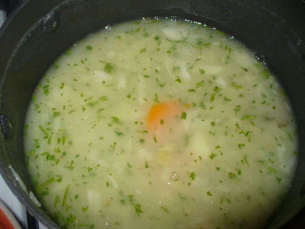 Zupa ziemniaczana na zasmażce z kapustą białą