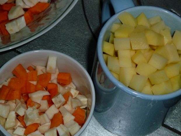 Zupka brokułowo-kalafiorowa z kaszą manną