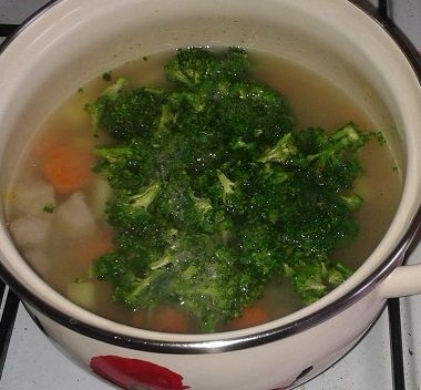 Zupka brokułowo-wieprzowa