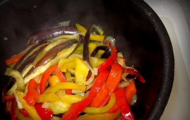 Bakłażany duszone z papryką i pomidorami