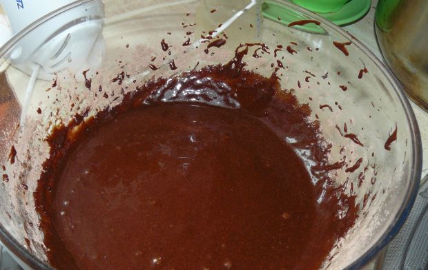 Calineczka-malinowy torcik na czekoladowym spodzie