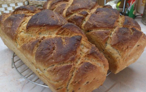 Chleb baltonowski z ziarnami