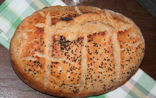 Chleb orkiszowy pieczony w garnku