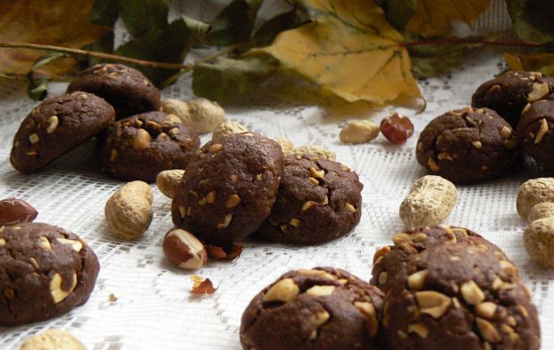 Ciasteczka kakaowe z czekoladą i orzechami