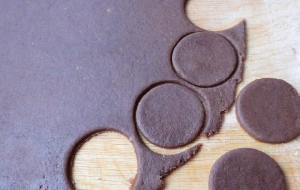 Ciasteczka korzenne z nutellą i orzechami