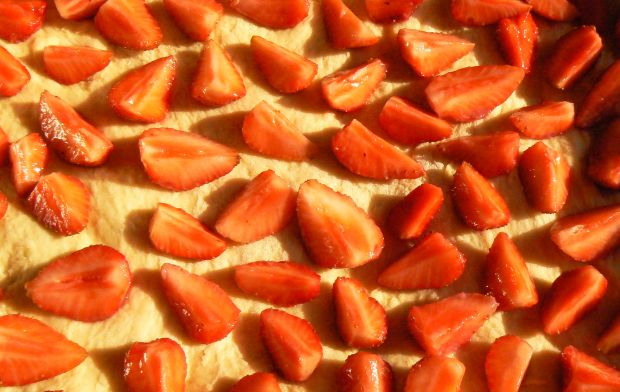 Ciasto drożdżowe z truskawkami i borówkami