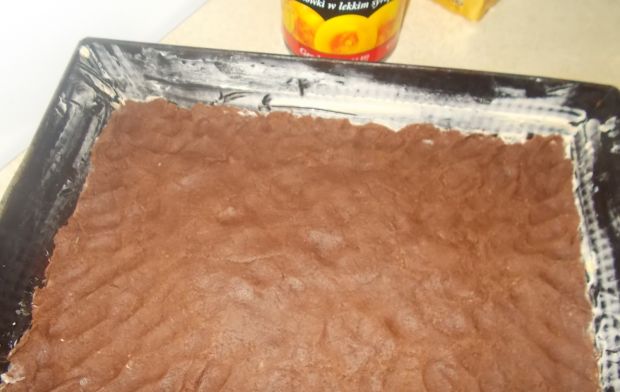 Ciasto kakaowe z brzoskwiniami