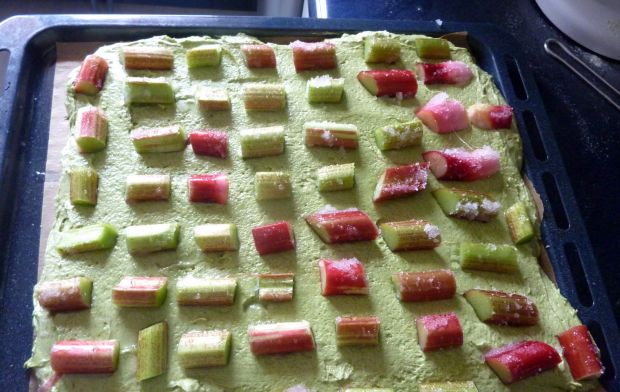 Ciasto z rabarbarem na zielono