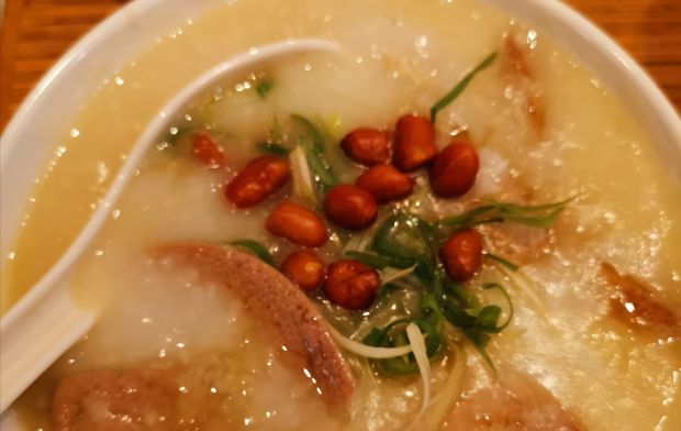 Congee - chiński kleik ryżowy z wieprzowiną