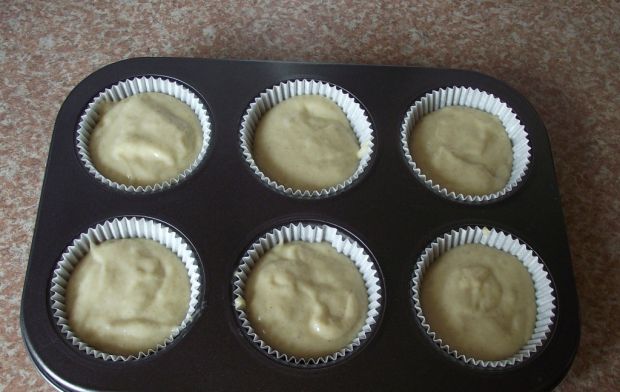 Cynamonowe muffiny ze śliwkami