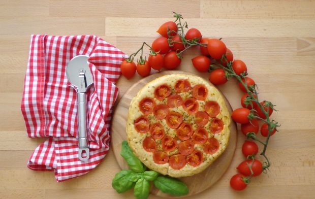 Focaccia z pomidorkami 