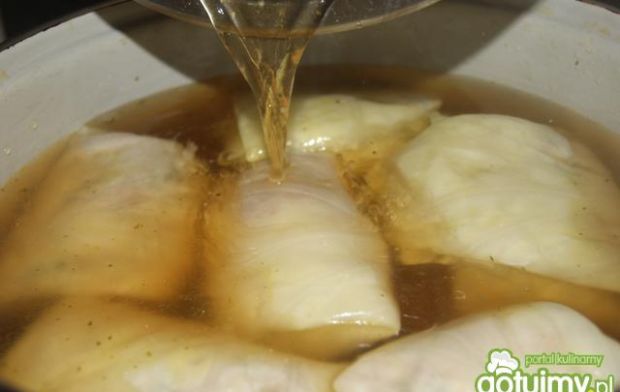 Gołąbki z rodzynkami w cytrynowym sosie 