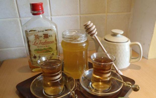 Herbatka rumowo-miodowa