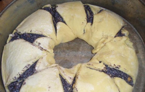 Makowiec w kształcie tortu