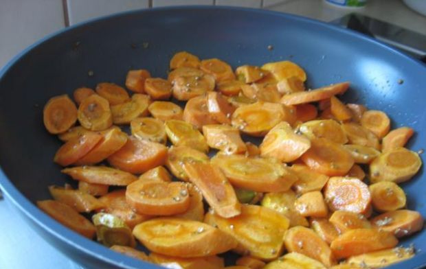 Marchewka glazurowana z pomarańczami    