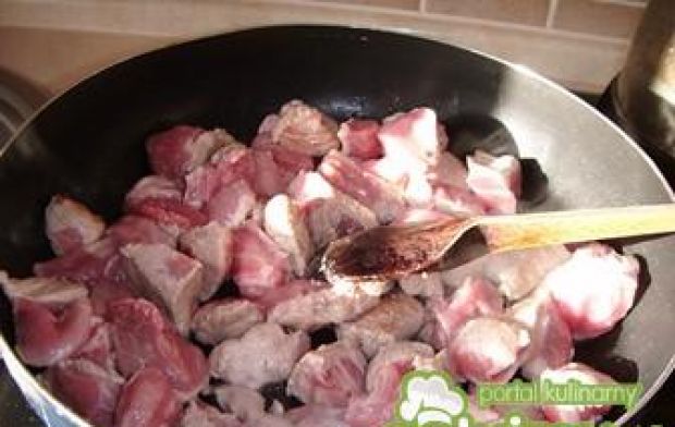 Mięso w sosie śliwkowym
