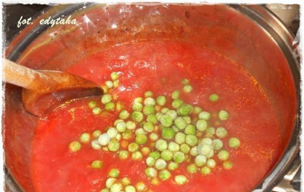 Panierowana mortadela na sosie pomidorow
