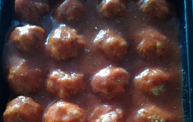 Pieczone pulpeciki z cukinią w sosie pomidorowym