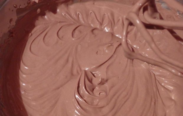 Sernik czekoladowo-truskawkowy 