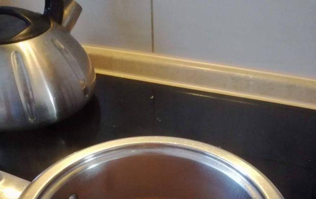 Skrzydełka w piwnej glazurze z sambal oelek