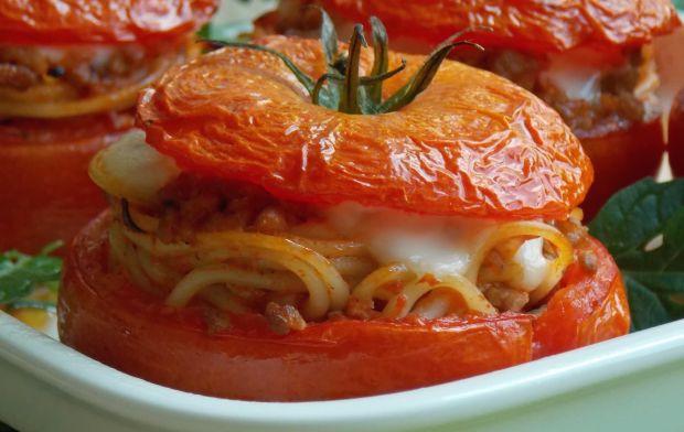 Spaghetti pieczone w pomidorach