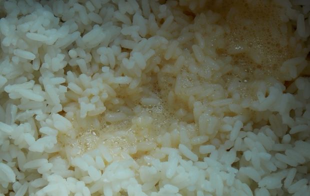 Szparagi zapiekane w ryżu z boczkiem