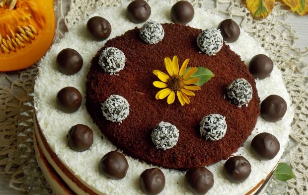 Tort czekoladowy z sernikiem dyniowym 