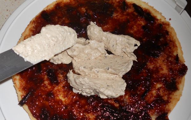 Tort z maślanym kremem orzechowym