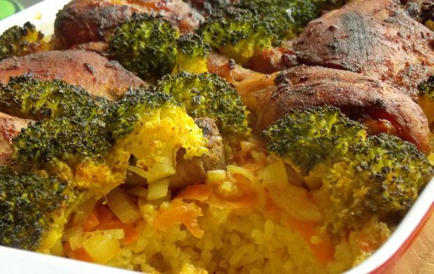 Udka na żółtym ryżu z warzywami