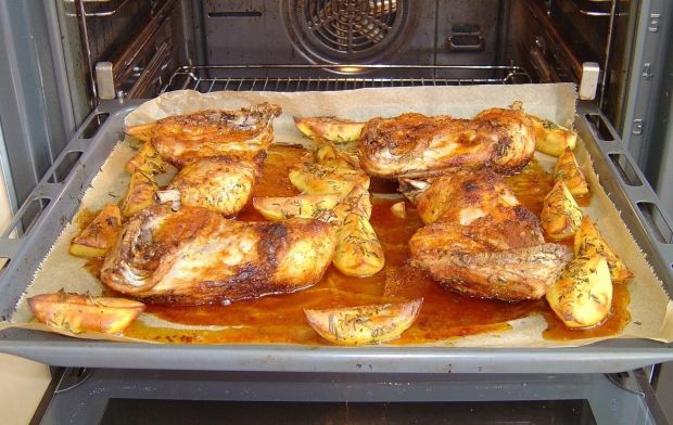 Zapiekane udka kurczaka z ziemniakami i rozmarynem