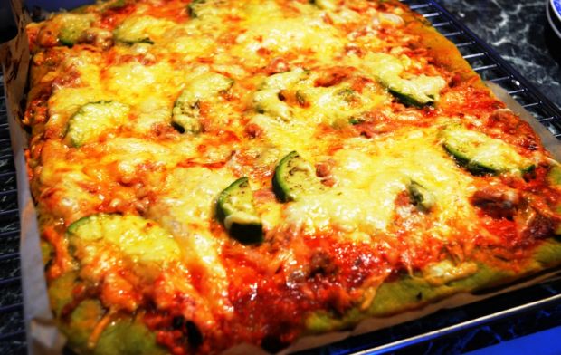 Zielona pizza z awokado