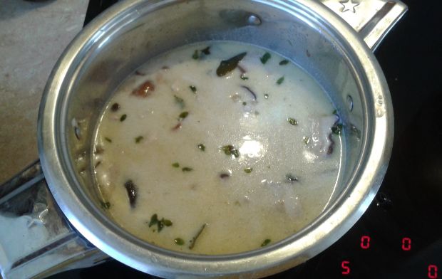 Zupa z pstrągiem i grzybami